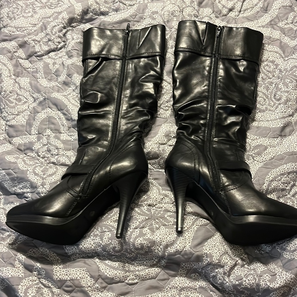 Platform, healed, zip up, boots